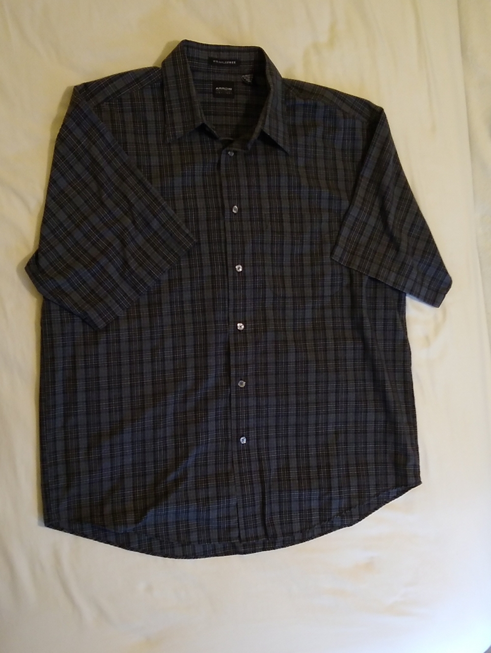 Arrow Men’s Black and Gray Plaid Button-Front Short Sleeve Shirt, Size Large